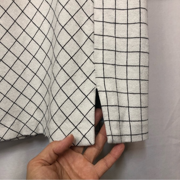 J. Jill Women’s Tunic Plaid Windowpane Grayish Cream Fine Black Lines Pointe - Picture 4 of 10